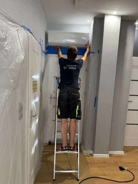 SINCLAIR KEYON 3,2 kW w trakcie montażu.